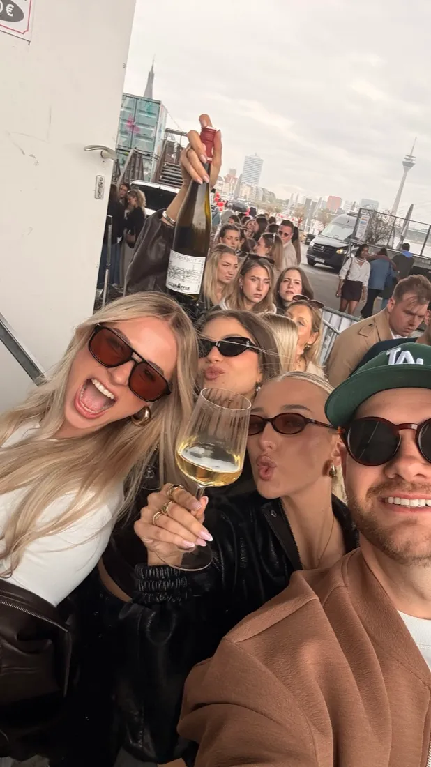 Julian with friends by the Rhine in Düsseldorf